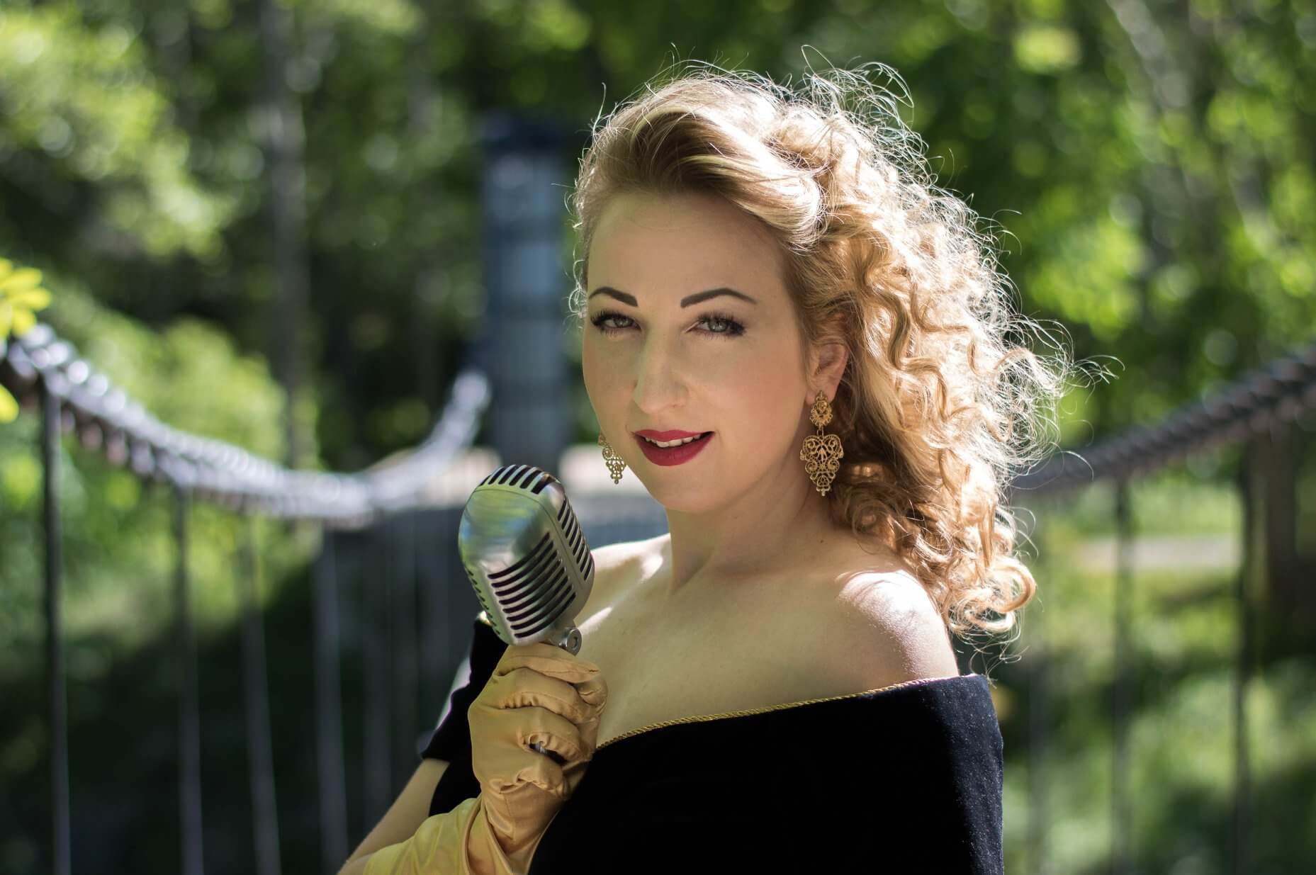 Anna Curly